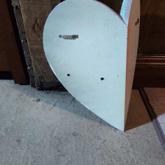 Heart-Shaped Corner Shelf - Picture 6 of 8